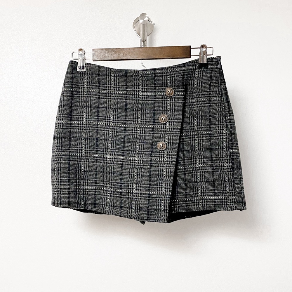 Loveriche Plaid Fall Chic Asymmetrical Button Front Skort Skirt Black Gray